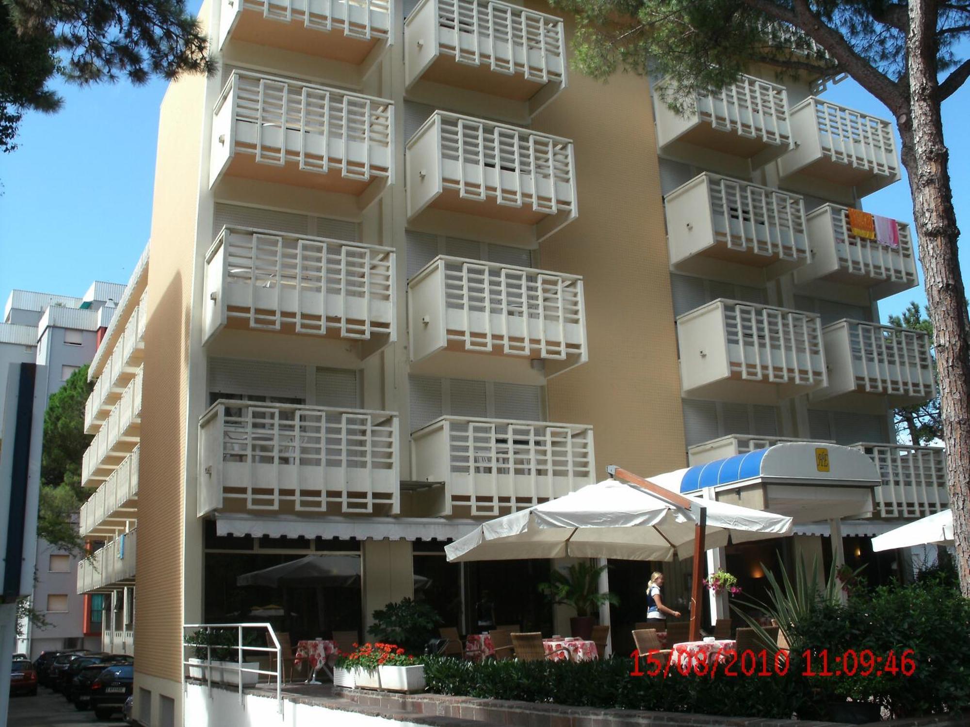 Hotel Eros Lignano Sabbiadoro Exterior foto