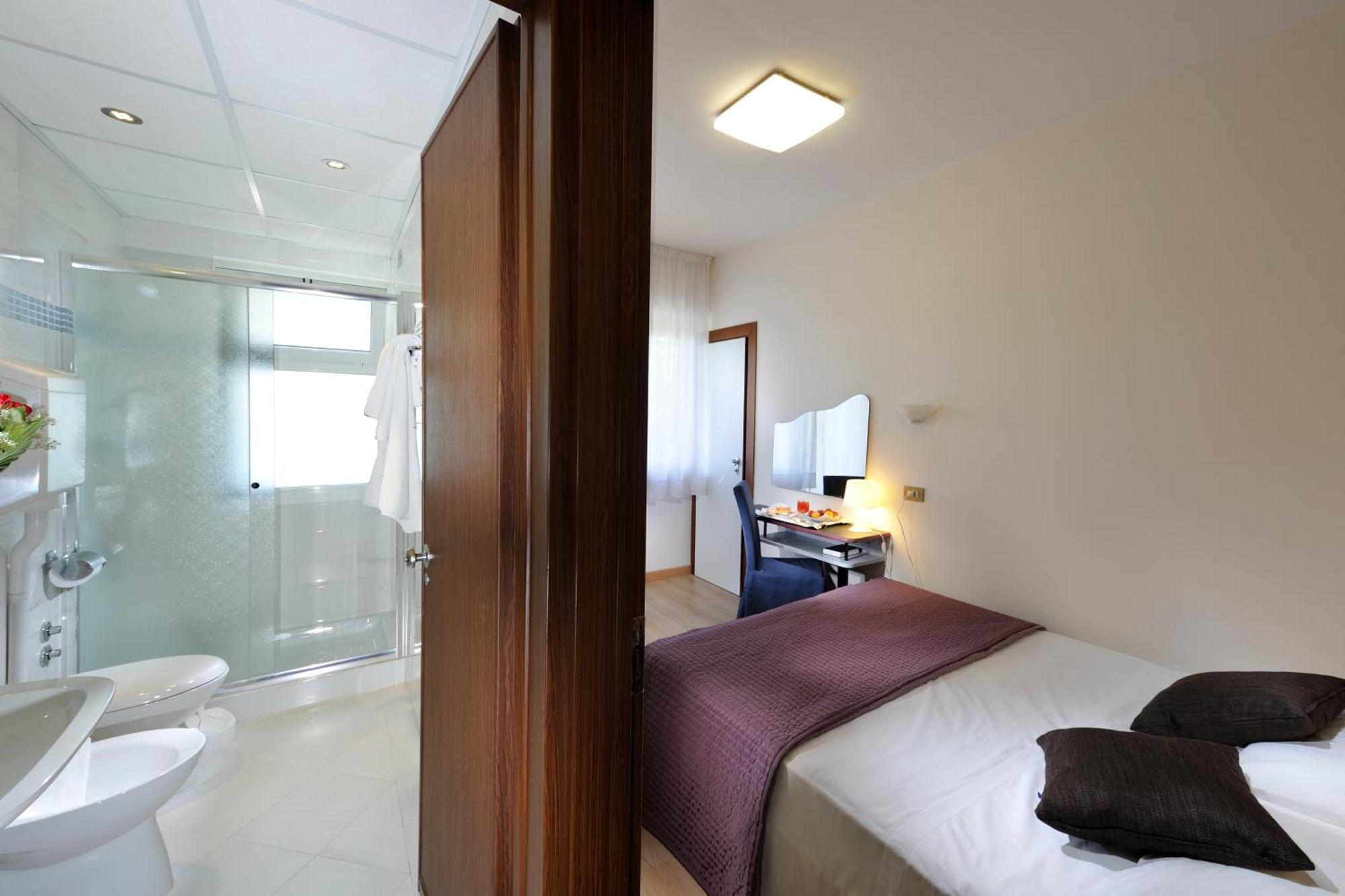 Hotel Eros Lignano Sabbiadoro Exterior foto